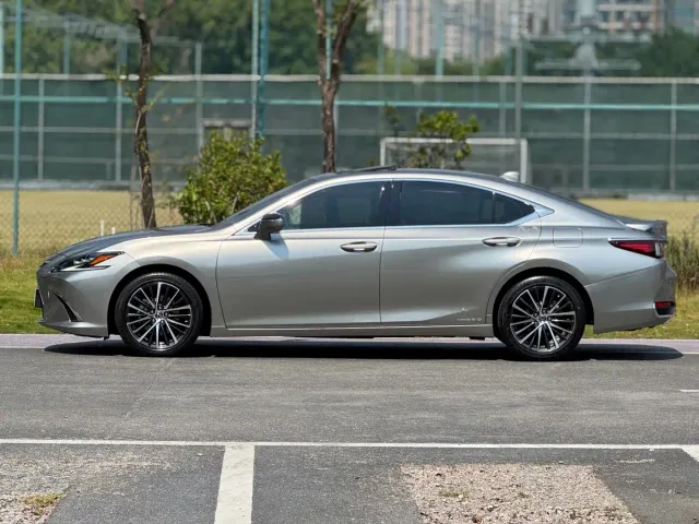 Lexus ES — Фото автомобиля 3