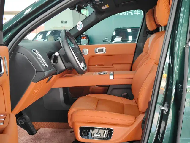 Li Auto L8 — Фото автомобиля 11