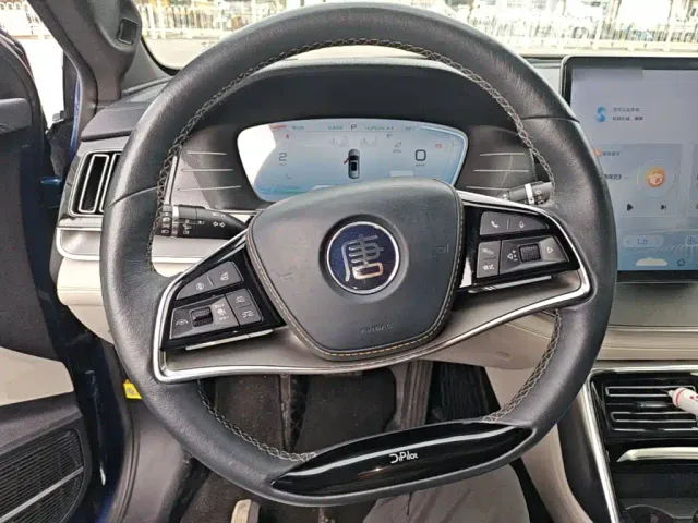 BYD Tang — Фото автомобиля 10