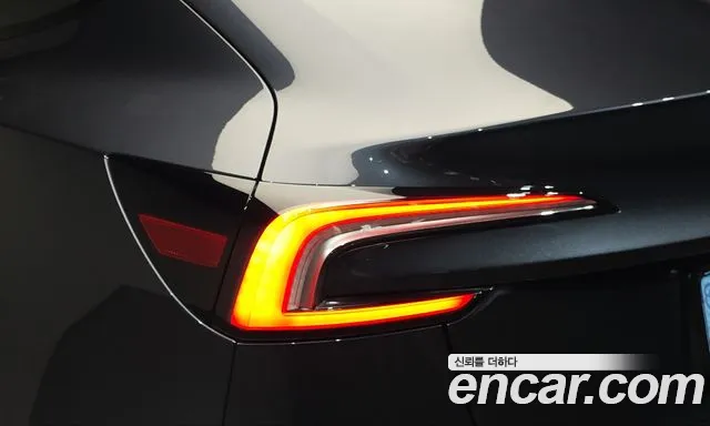 Tesla Model 3 — Фото автомобиля 8