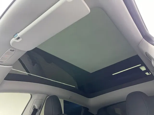Tesla Model Y — Фото автомобиля 14