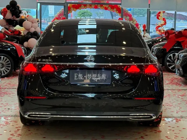 Mercedes-Benz E-Class — Фото автомобиля 13