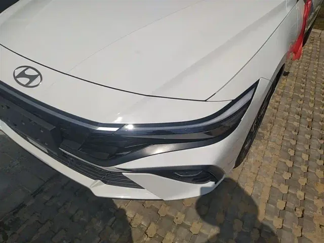 Hyundai Elantra — Фото автомобиля 23