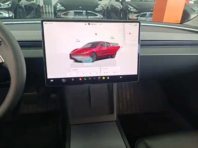 Tesla Model 3 — Фото автомобиля 12