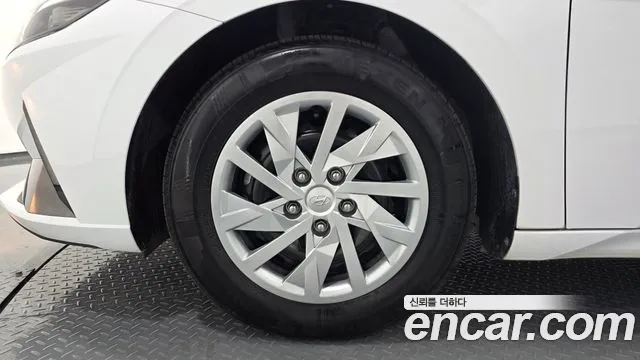 Hyundai AVANTE Avante (CN7) — Фото автомобиля 5
