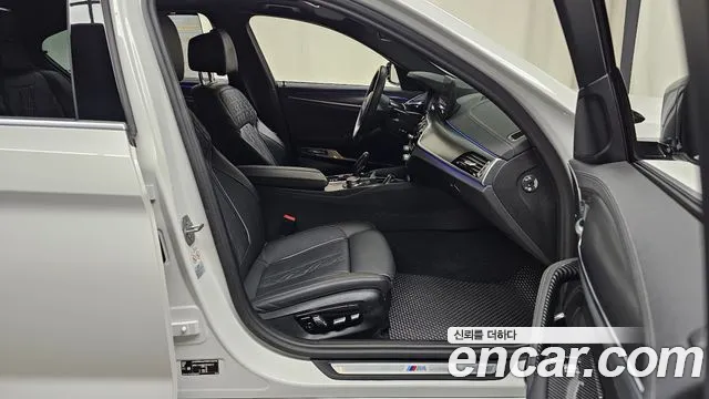 BMW 5 Series G30 — Фото автомобиля 16