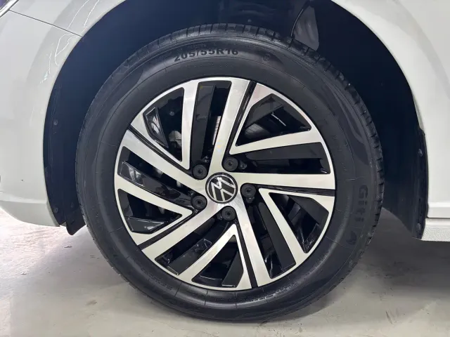 Volkswagen Lavida — Фото автомобиля 10