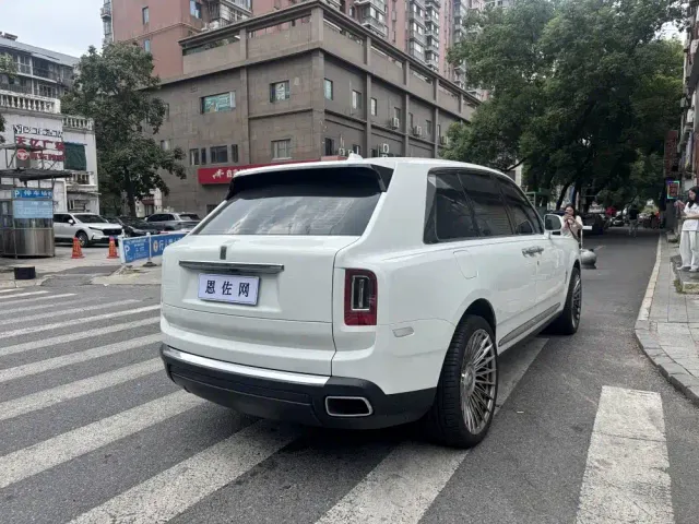 Rolls-Royce Cullinan — Фото автомобиля 21