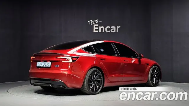 Tesla Model 3 — Фото автомобиля 2