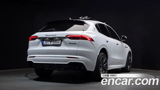 Maserati Grecale — Фото автомобиля 2