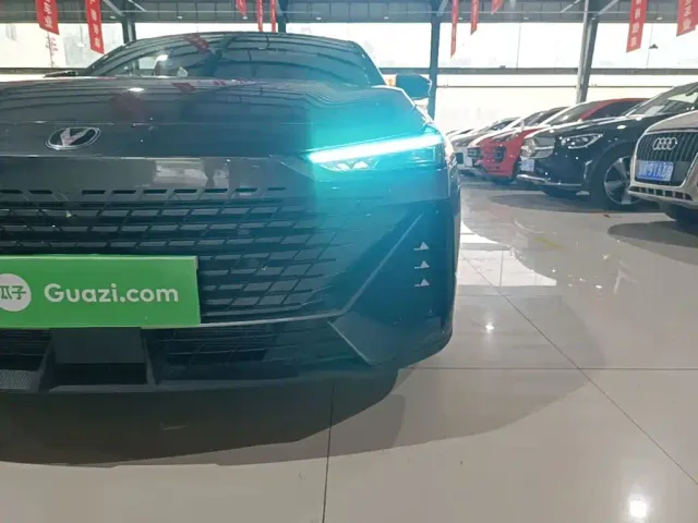 Changan Changan UNI-V 2022 1.5T Premium Model — Фото автомобиля 23