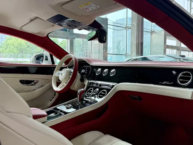 Bentley Continental Plug-in Hybrid — Фото автомобиля 28