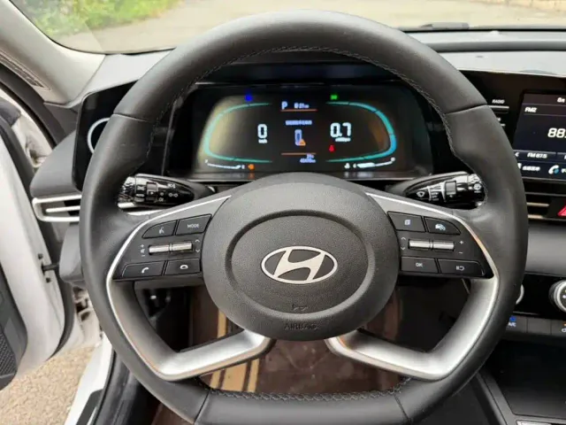 Hyundai Elantra — Фото автомобиля 7