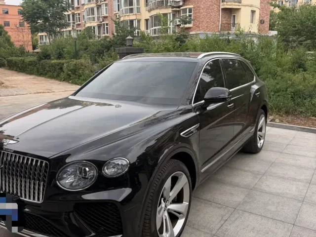 Bentley Bentayga — Фото автомобиля 2