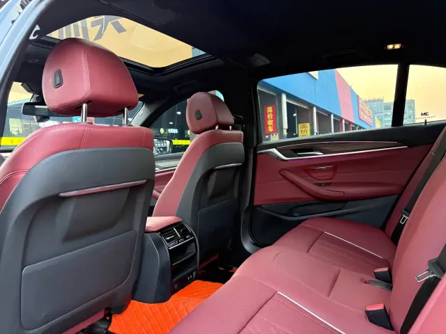 BMW 5 Series — Фото автомобиля 14