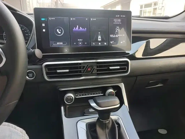 Geely Binyue — Фото автомобиля 8