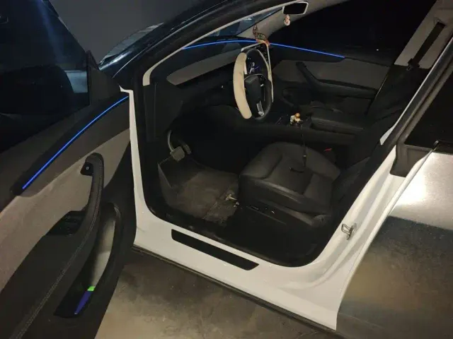 Tesla Model Y — Фото автомобиля 13