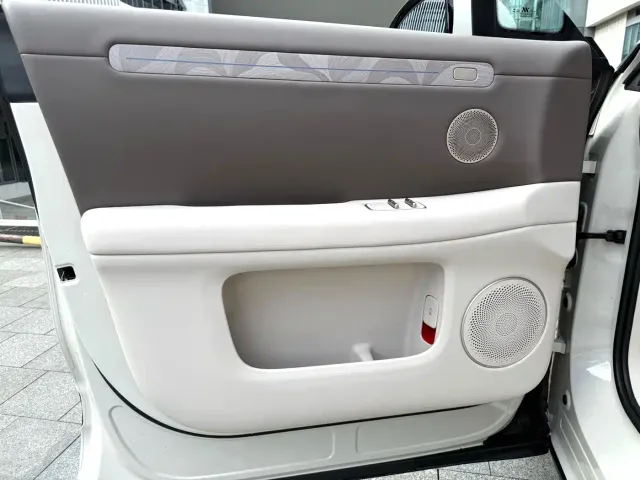 IM Motors LS6 — Фото автомобиля 12