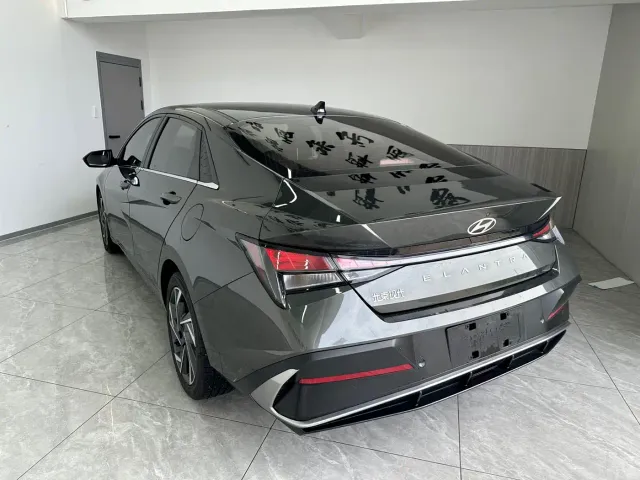 Hyundai Elantra — Фото автомобиля 6