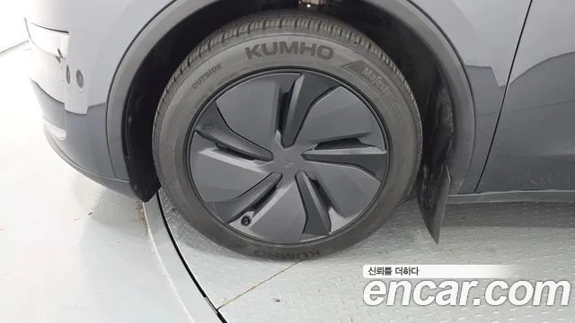 Tesla Model Y — Фото автомобиля 5