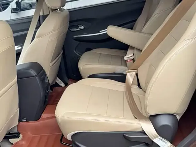 Wuling Hongguang — Фото автомобиля 12