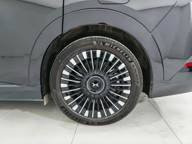 Xpeng X9 — Фото автомобиля 20
