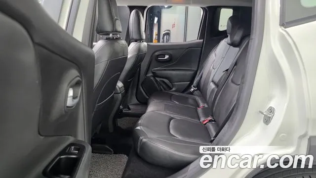Jeep Renegade — Фото автомобиля 18