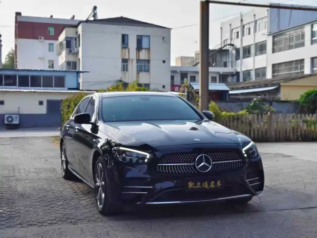 Mercedes-Benz E-Class — Фото автомобиля 4