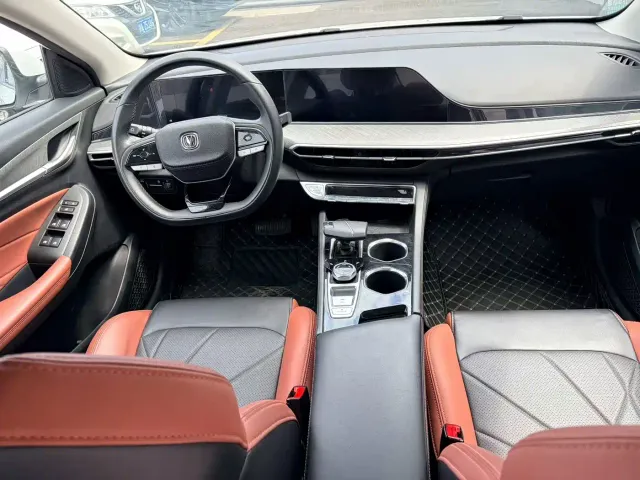 Changan Eado — Фото автомобиля 4