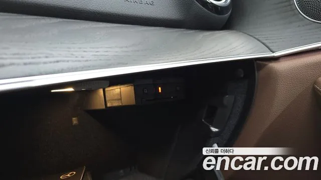 Mercedes-Benz E-Class — Фото автомобиля 30
