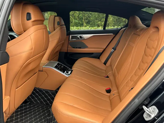 BMW 8 Series — Фото автомобиля 8