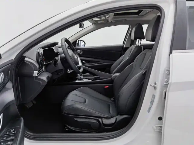 Hyundai Elantra — Фото автомобиля 10