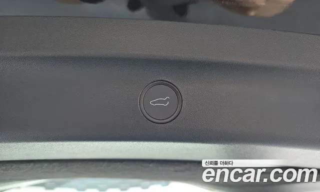 Tesla Model Y — Фото автомобиля 14