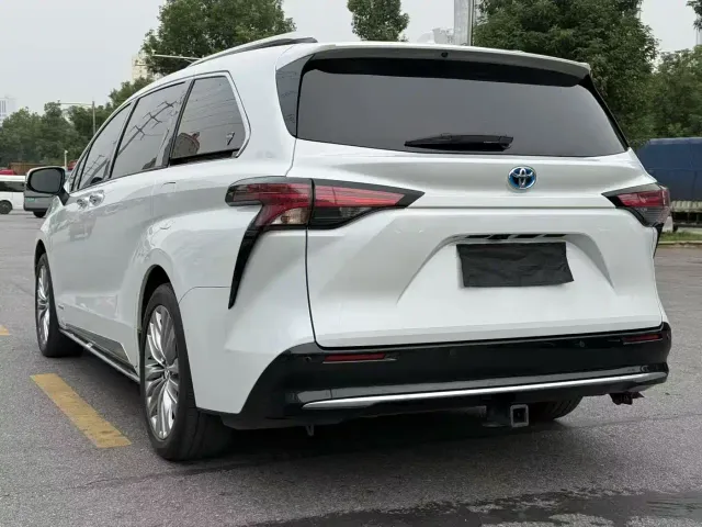 Toyota Sienna — Фото автомобиля 7