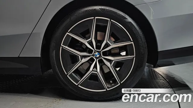 BMW 5-Series — Фото автомобиля 17