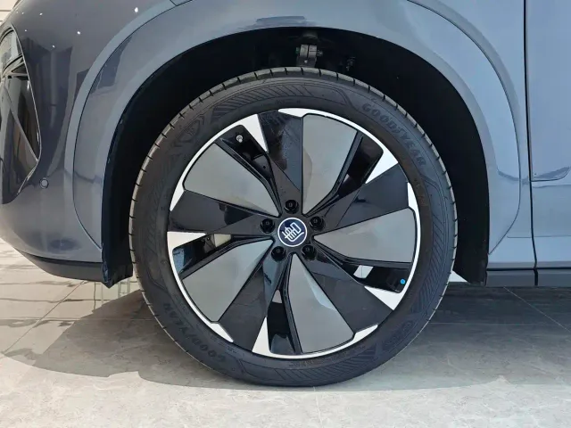 BYD Tang L — Фото автомобиля 16