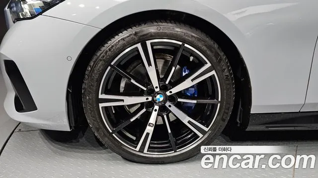 BMW 5-Series 5 серия (G60) 530i xDrive M Sport — Фото автомобиля 5