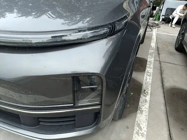Li Auto L8 — Фото автомобиля 17