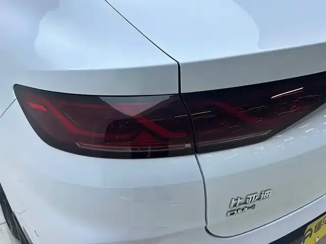 BYD Qin L — Фото автомобиля 10