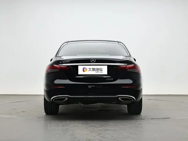 Mercedes-Benz E-Class — Фото автомобиля 4