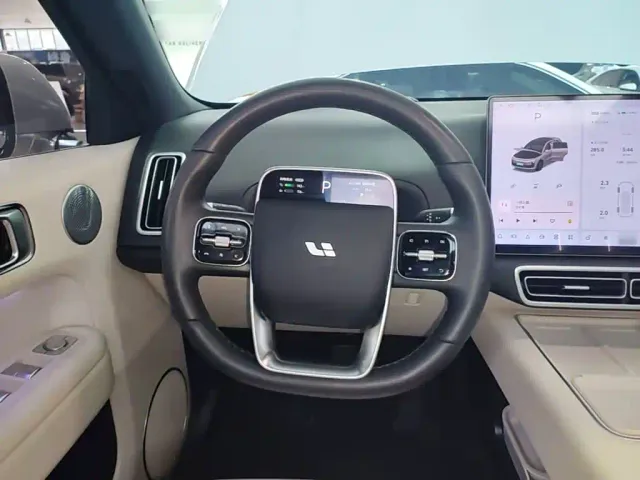 Li Auto L6 — Фото автомобиля 10
