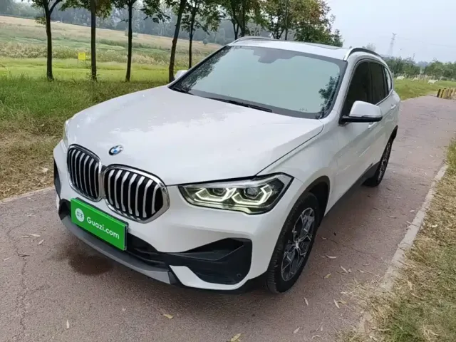 Фотография автомобиля — BMW X1