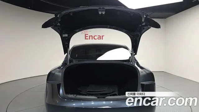 Tesla Model 3 — Фото автомобиля 25