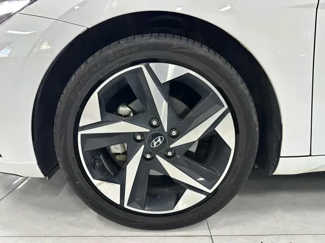 Hyundai Elantra — Фото автомобиля 28