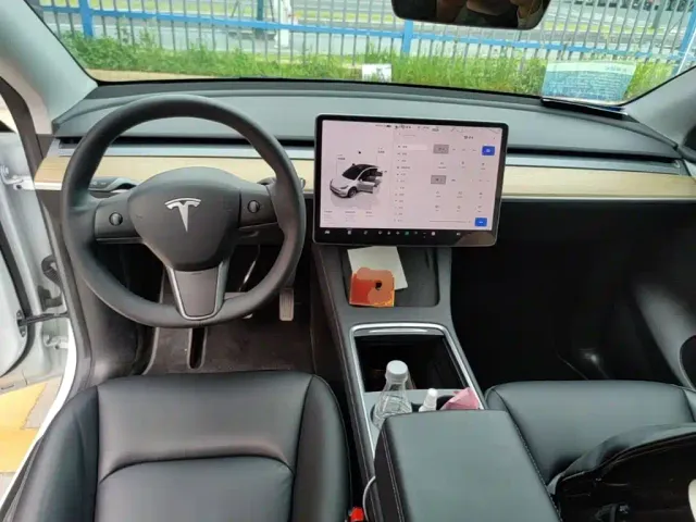 Tesla Model Y — Фото автомобиля 9
