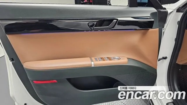 Hyundai Grandeur Grandeur (GN7) 2.5 Бензин 2WD — Фото автомобиля 24