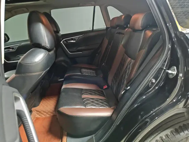Toyota RAV4 — Фото автомобиля 8