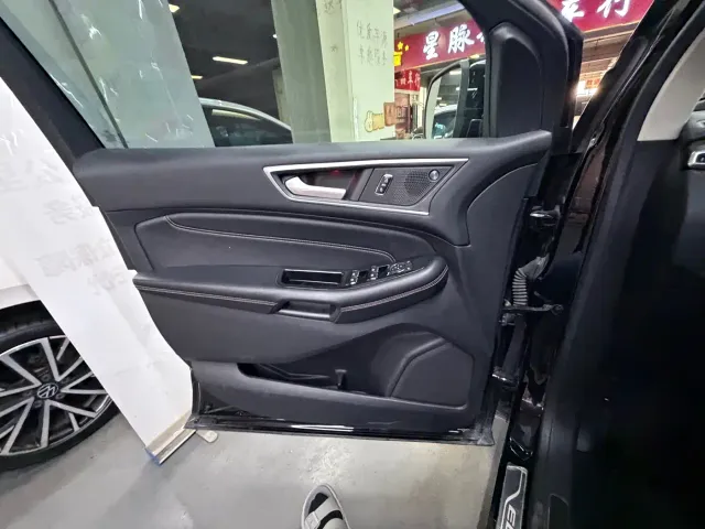 Ford Edge — Фото автомобиля 12