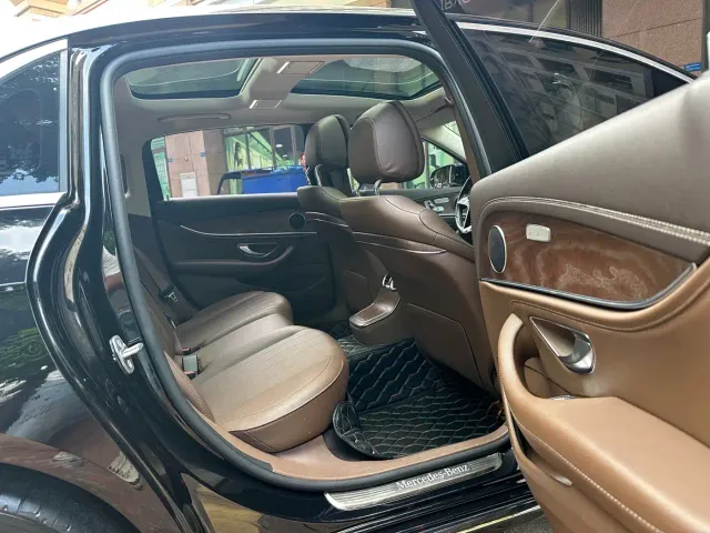 Mercedes-Benz E-Class — Фото автомобиля 12