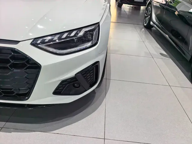 Audi A4L — Фото автомобиля 3